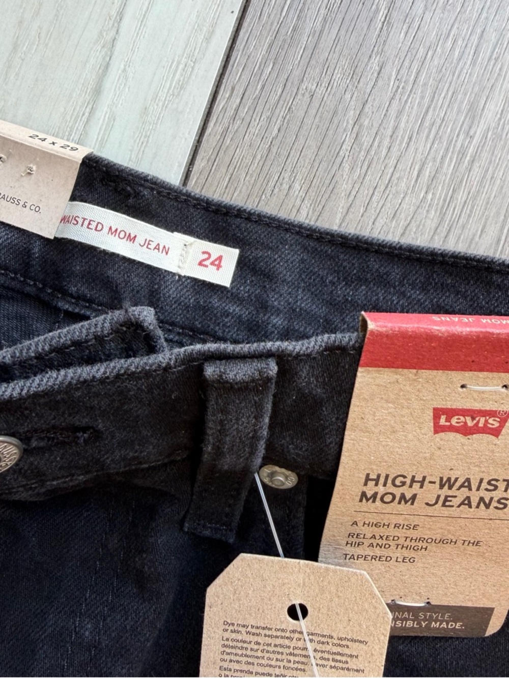 Levi’s High Waisted Mom Jeans Black 24x29 NWT - Picture 4 of 7